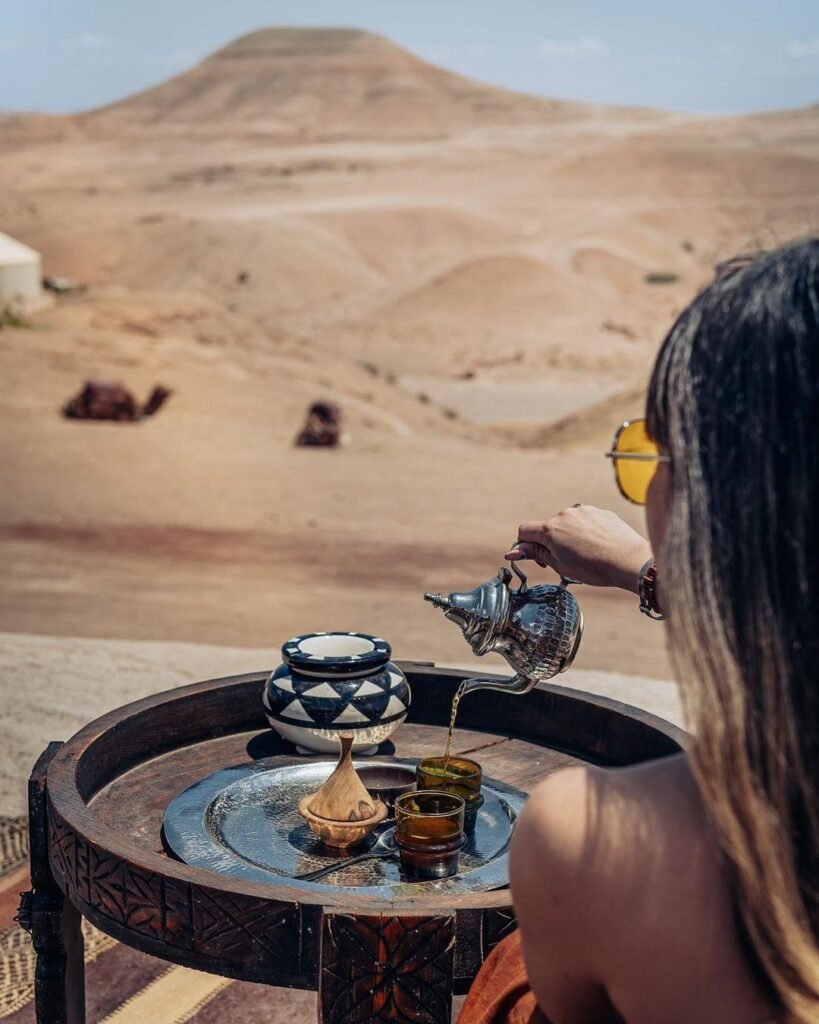 De Marrakech à Agafay : coucher de soleil, quad, chameau, dîner et spectacle de feu