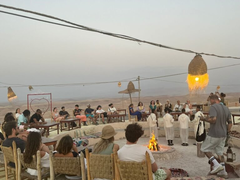 De Marrakech à Agafay : coucher de soleil, quad, chameau, dîner et spectacle de feu
