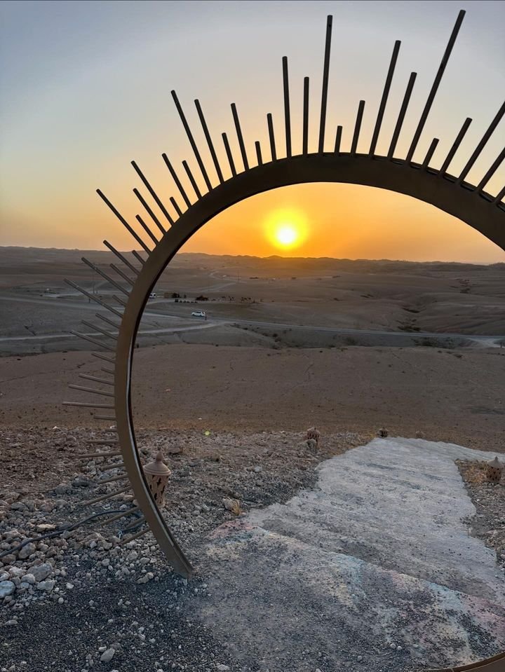 De Marrakech à Agafay : coucher de soleil, quad, chameau, dîner et spectacle de feu
