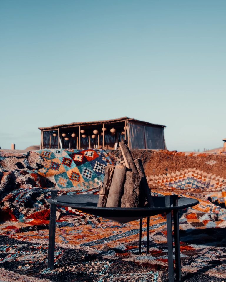 De Marrakech à Agafay : coucher de soleil, quad, chameau, dîner et spectacle de feu